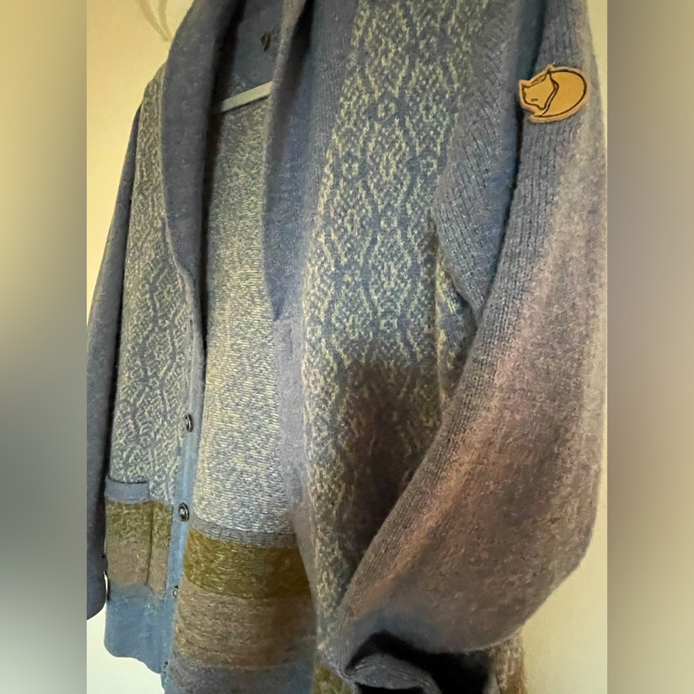 Fjall Raven wool sweater. Open front long cardigan with buttons and pockets